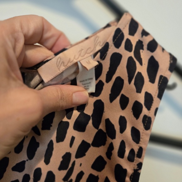 Anthropologie Asymmetrical Sleeveless Animal Print Blouse - Size Medium - Picture 5 of 7